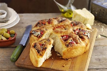 Red pepper and cheddar bread