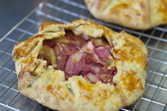 Rhubarb tart