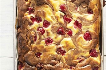 Chocolate and raspberry cheesecake brownies