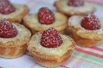 White chocolate and brioche bites